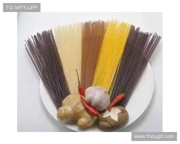 诺伊尔夺冠后晒芦笋烩饭庆祝:球场胜利与厨房美味双重享受